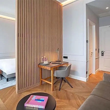 Radisson Collection Hotel, Basilica 호텔